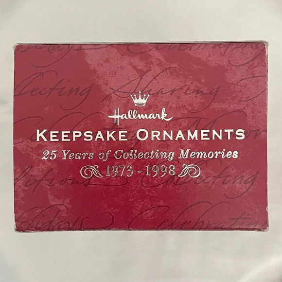 1998 Hallmark Keepsake Warm and Cozy Bird with Red Scarf Christmas Ornament. - Picture 4 of 12